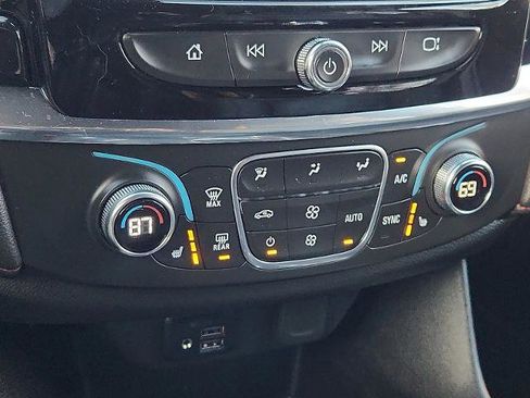 Certified 2023 Chevrolet Traverse RS image 17