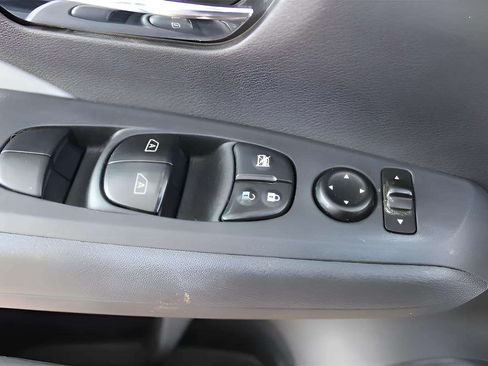 Used 2024 Nissan Kicks SR w/ SR Premium Package FWD image 16