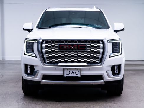 Used 2024 GMC Yukon Denali w/ Advanced Technology Package AWD/4WD image 2