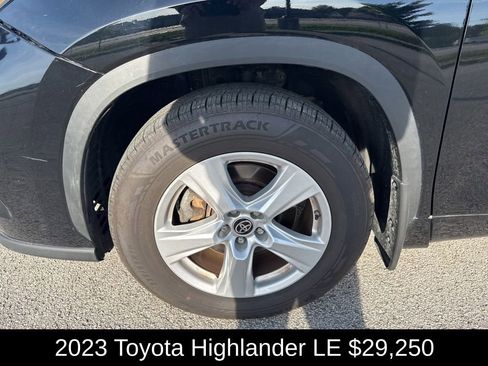 Used 2023 Toyota Highlander LE AWD/4WD image 11