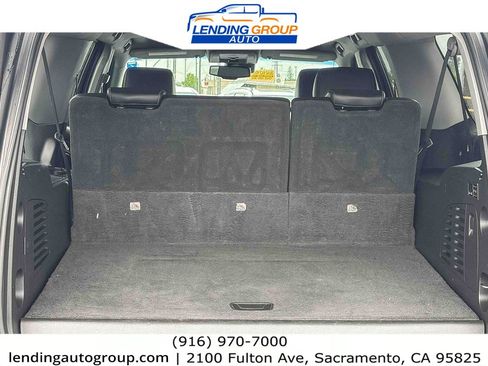 Used 2018 Chevrolet Suburban Premier AWD/4WD image 25