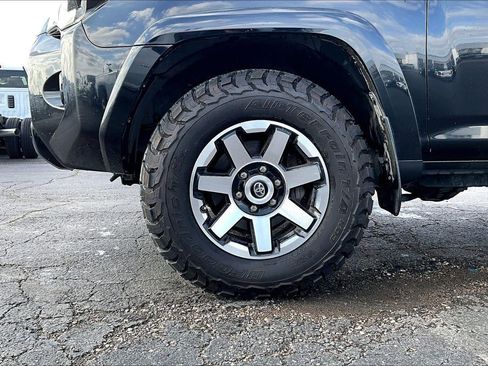 Used 2019 Toyota 4Runner TRD Off-Road Premium AWD/4WD image 2