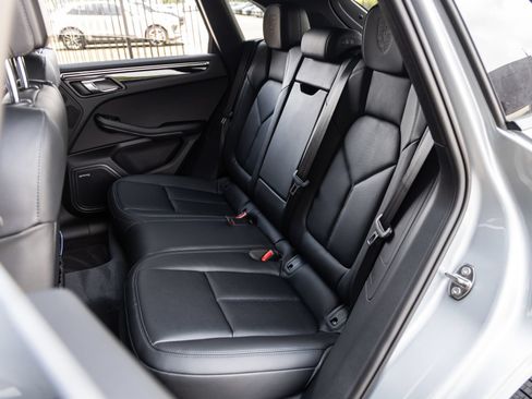 Certified 2026 Porsche Macan AWD/4WD image 37