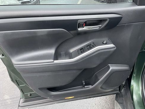 Used 2024 Toyota Highlander XLE image 27