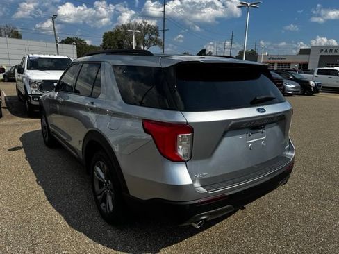 Used 2024 Ford Explorer XLT w/ Equipment Group 202A AWD/4WD image 5