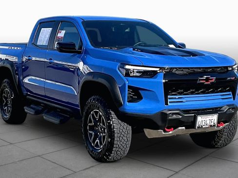 Used 2025 Chevrolet Colorado ZR2 AWD/4WD image 2