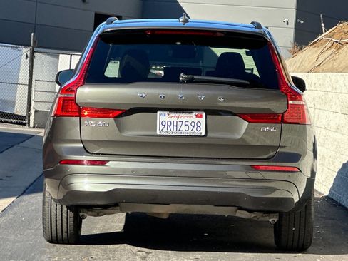 Certified 2022 Volvo XC60 B5 Momentum image 5