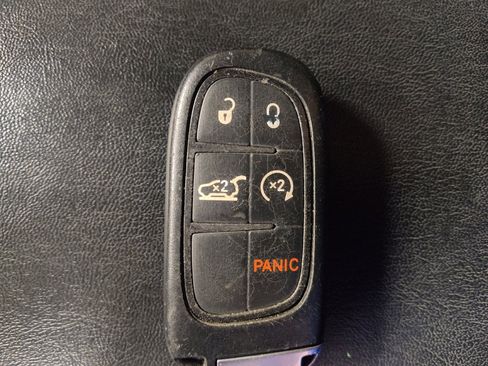 Used 2020 Jeep Cherokee Limited image 32