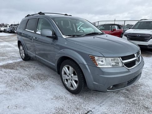 Used 2010 Dodge Journey SXT w/ Flexible Seating Group image 4