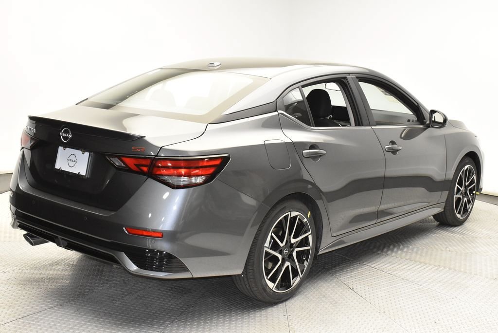 Used 2025 Nissan Sentra SR FWD image 5