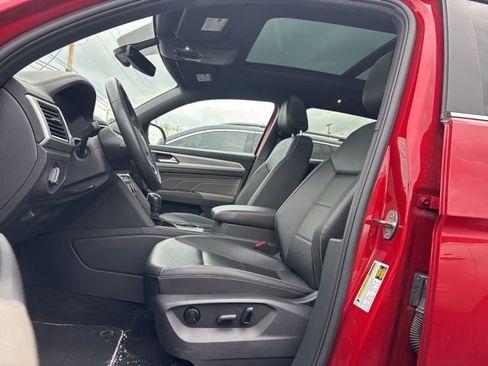 Used 2023 Volkswagen Atlas Cross Sport SE w/ Panoramic Sunroof Package FWD image 18