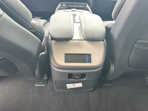 New 2026 Lincoln Navigator Premiere AWD/4WD image 18