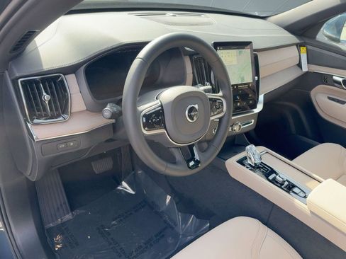 New 2026 Volvo XC90 T8 Plus w/ Protection Package Premier image 4