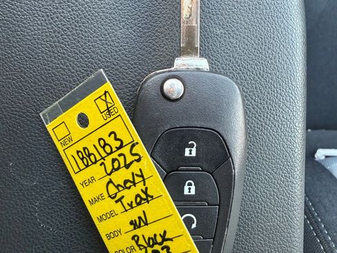 Used 2025 Chevrolet Trax LS w/ LS Convenience Package FWD image 17