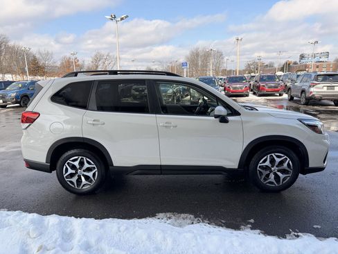 Used 2019 Subaru Forester Premium image 6