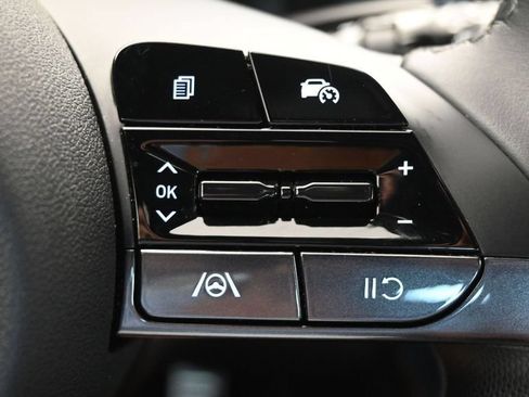 Certified 2025 Hyundai Elantra Sport FWD image 30