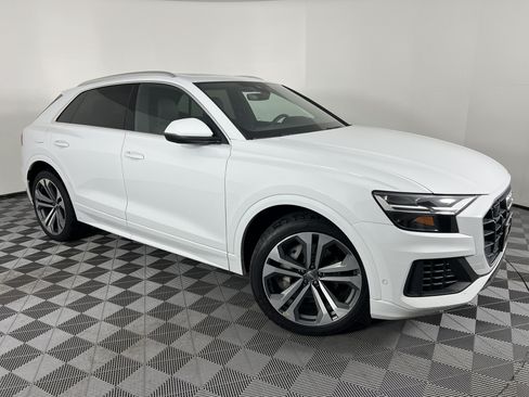 Used 2019 Audi Q8 Premium Plus w/ Premium Plus AWD/4WD image 2