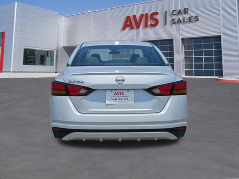 Used 2025 Nissan Altima 2.5 SV FWD image 7