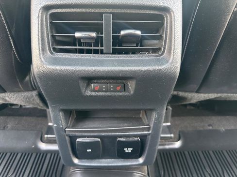 Used 2019 Ford Edge Titanium w/ Equipment Group 301A AWD/4WD image 31