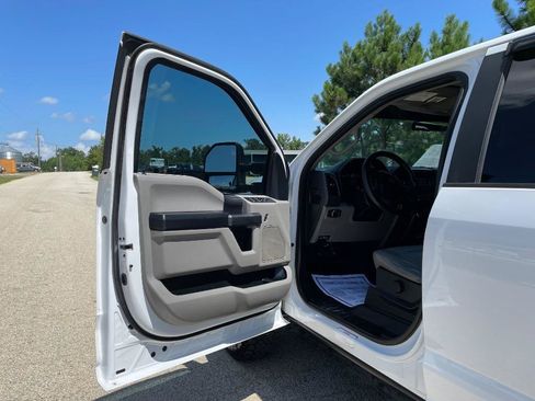 Used 2017 Ford F250 XL w/ Power Equipment Group AWD/4WD image 10