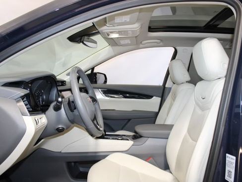 Used 2024 Cadillac XT6 Premium Luxury AWD/4WD image 7