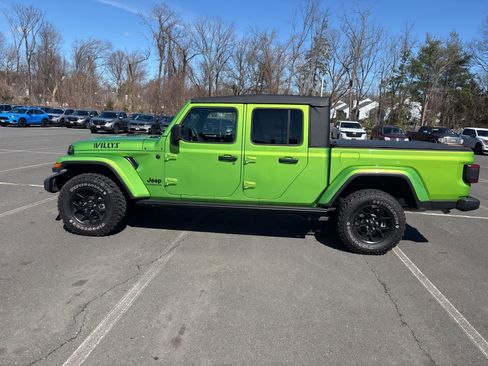 Used 2025 Jeep Gladiator Sport image 24
