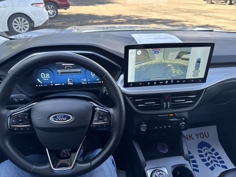 Certified 2025 Ford Escape Platinum AWD/4WD image 35
