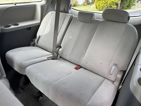 Used 2012 Toyota Sienna LE image 13