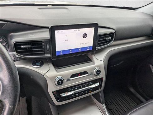 Used 2022 Ford Explorer XLT w/ Equipment Group 202A image 12