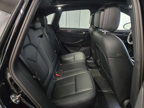 Certified 2026 Porsche Macan AWD/4WD image 23
