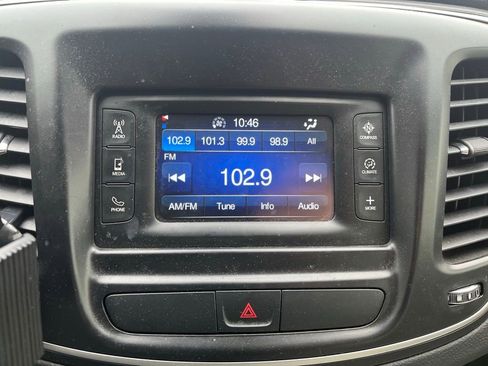 Used 2016 Chrysler 200 Limited image 11