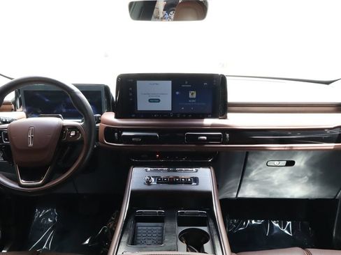 Used 2025 Lincoln Aviator Reserve w/ Equipment Group 201A AWD/4WD image 32
