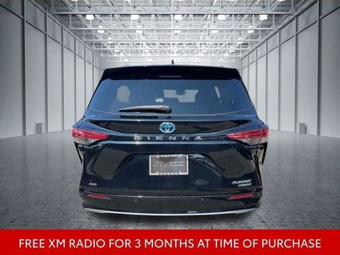 Used 2023 Toyota Sienna Platinum AWD/4WD image 5