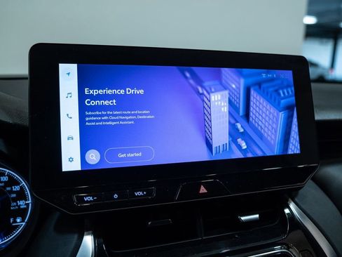 Certified 2023 Toyota Venza XLE image 24