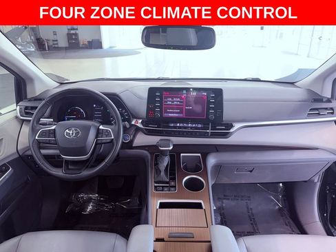 Used 2024 Toyota Sienna XLE FWD image 10