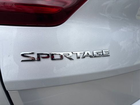 Used 2022 Kia Sportage LX image 14
