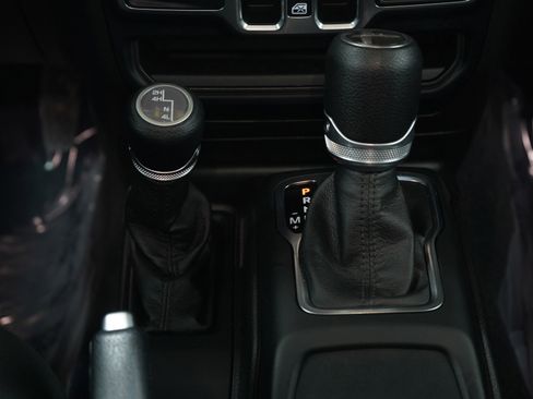 Used 2023 Jeep Gladiator Sport image 20