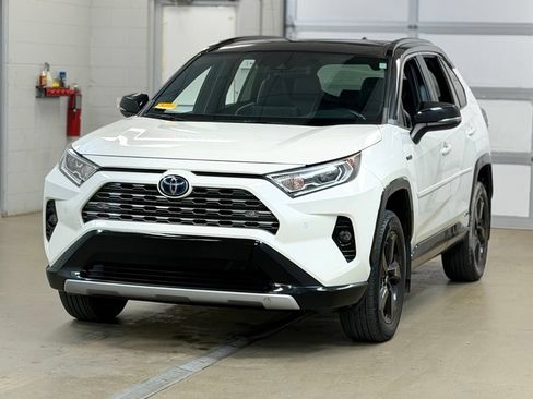 Used 2020 Toyota RAV4 XSE AWD/4WD image 3