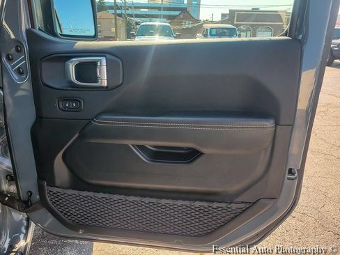 Used 2025 Jeep Wrangler Unlimited Sahara w/ Safety Group AWD/4WD image 23