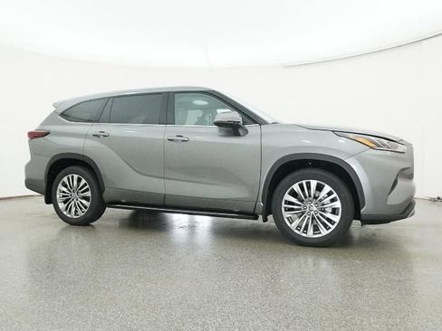 New 2026 Toyota Highlander Platinum image 28