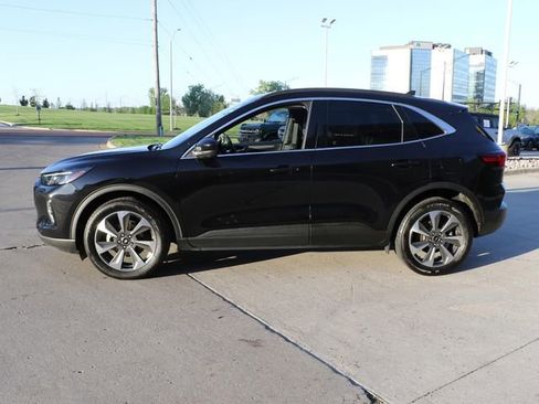 Used 2023 Ford Escape Platinum AWD/4WD image 3