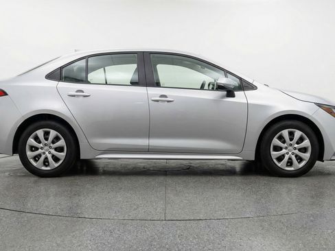 Used 2025 Toyota Corolla LE image 11