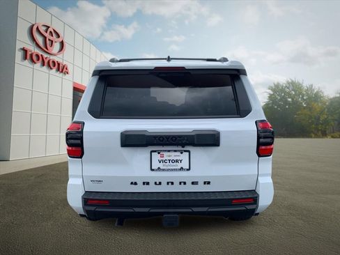 New 2026 Toyota 4Runner SR5 AWD/4WD image 4