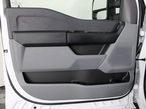 Used 2026 Ford F550 XL w/ XL Chrome Package image 12