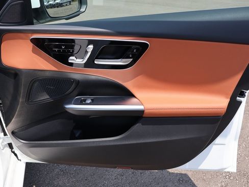 Used 2025 Mercedes-Benz C 300 4MATIC Sedan image 25