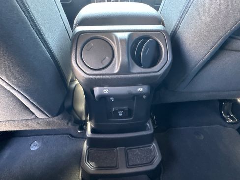 Used 2025 Jeep Wrangler Unlimited Sahara w/ Safety Group AWD/4WD image 24
