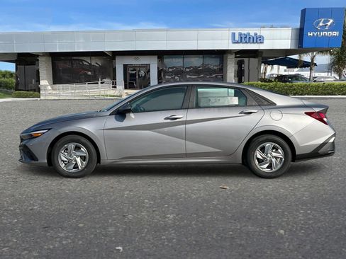 New 2026 Hyundai Elantra SE image 6