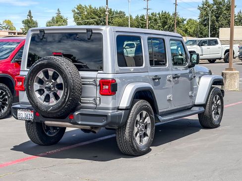 Used 2018 Jeep Wrangler Unlimited Sahara AWD/4WD image 4