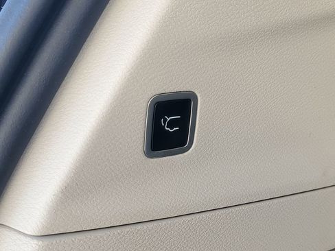 Used 2024 Chrysler Pacifica Limited FWD image 7