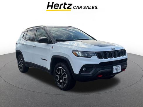 Used 2025 Jeep Compass Trailhawk image 1